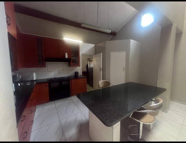 5 BEDROOM HOUSE FOR SALE IN DORANDIA